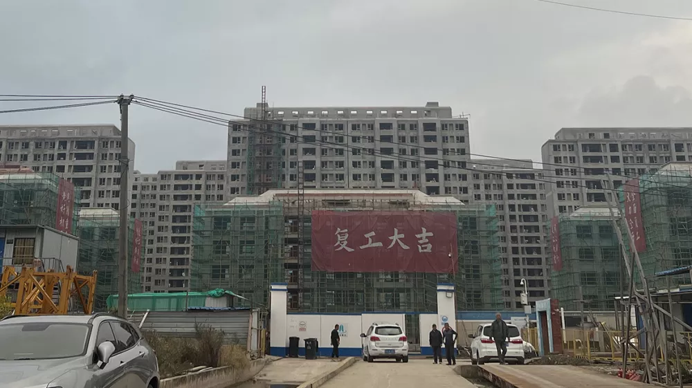 Stanovanja bodo po petih letih prejeli vsi zaposleni. Foto: AP