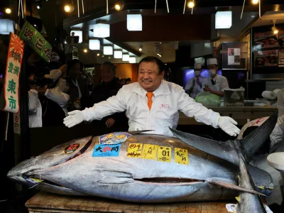 Kiyomura Co.'s President Kiyoshi Kimura, who runs a chain of sushi restaurants Sushi Zanmai, poses with a 243-kilogram bluefin tuna auctioned for a record 510 million yen (.24 million) at the first auction of 2026 at Tokyo's Toyosu fish market, at his sushi restaurant in Tokyo, Japan, January 5, 2026. REUTERS/Kim Kyung-Hoon   TPX IMAGES OF THE DAY