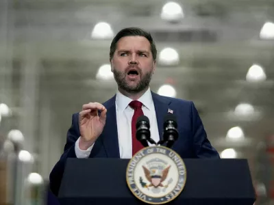 FILE PHOTO: Vice President JD Vance delivers remarks at Uline Inc., in Alburtis, Pennsylvania, U.S., December 16, 2025. REUTERS/Eduardo Munoz/File Photo / Foto: Eduardo Munoz