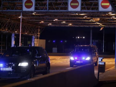 - prihod Iva Sanaderja na mejni prehod Obrežje - Slovensko - Hrva&scaron;ka meja -//FOTO: Luka Cjuha