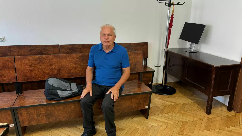 Ga je izsiljeval, ali zgolj prosil za dolgovani denar?