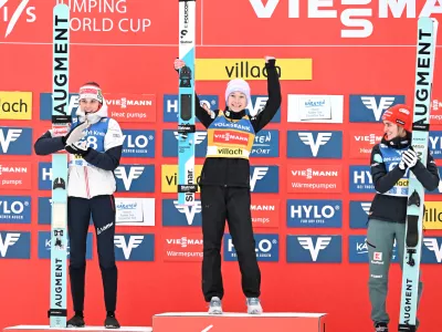 05 January 2026, Austria, Villach: (L-R) Austria's second placed Lisa Eder, Slovenia's winner Nika Prevc and Germany's third placed Selina Freitag celebrate on the podium after the 2nd competition round at the Women's Ski Jumping FIS World Cup in Villach. Photo: Barbara Gindl/APA/dpa