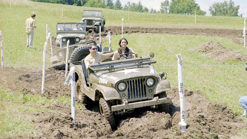shod voznikov terencev Jeep v Beljaku, willys