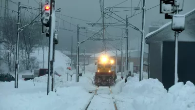 23.01.2023., Kupjak, Zalesina, Delnice - Velike kolicine snijega otezavaju zivot Goranima i putnicima u cestovnom i zeljeznickom prometu. Photo: Goran Kovacic/PIXSELL