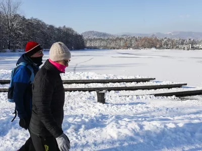 08.01.2026. Mraz -12 v Ljubljani. Zamrznjen Kose&scaron;ki bajer. Foto: Bojan Velikonja
