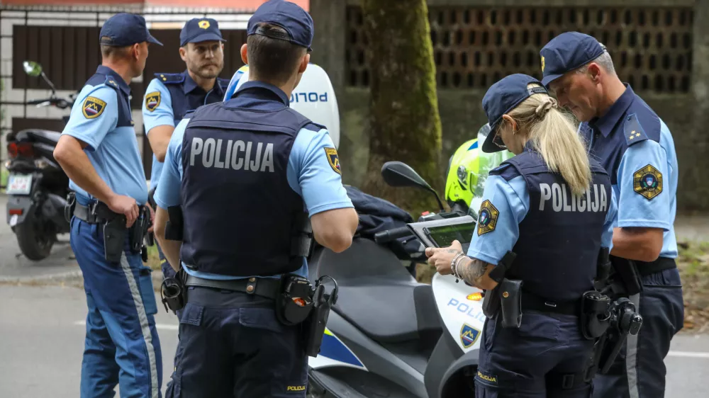 11.7.2025 - policija, nadzor prometa, lahka motorna vozila, skuter, moped, varnost v prometruFoto: Luka Cjuha