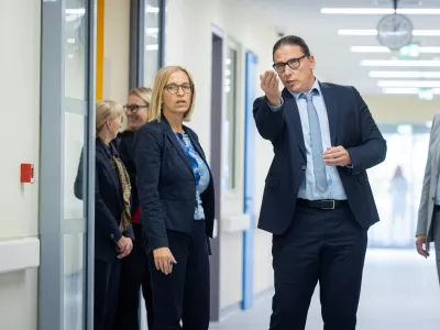 Ljubljana, UKC Ljubljana.Novinarski ogled starih prostorov pred odprtjem prenovljenih prostorov reanimacije v urgentnem kirurskem bloku UKC Ljubljana.Ministrica za zdravje Valentina Prevolnik Rupel in generalni direktor UKC Ljubljana Marko Jug.