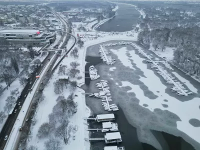 A drone view shows frozen Sava River inlet during a heavy snowfall in Belgrade, Serbia, January 8, 2026. REUTERS/Zorana Jevtic   TPX IMAGES OF THE DAY