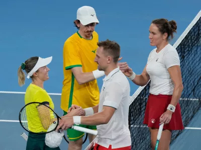 Katarzyna Kawa, right, and Jan Ziellinski, second right, of Poland shake hands with Storm Hunter, left, and John-Patrick Smith of Australia after Poland won their quarterfinal doubles match at the United Cup tennis tournament in Sydney, Friday, Jan. 9, 2026. (AP Photo/Rick Rycroft)