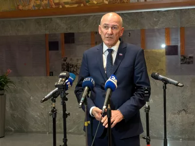 Ljubljana, DZ.Odzivi poslancev v drzavnem zboru na napovedano zvisanje izdatkov za obrambo.Predsednik SDS Janez Jansa.