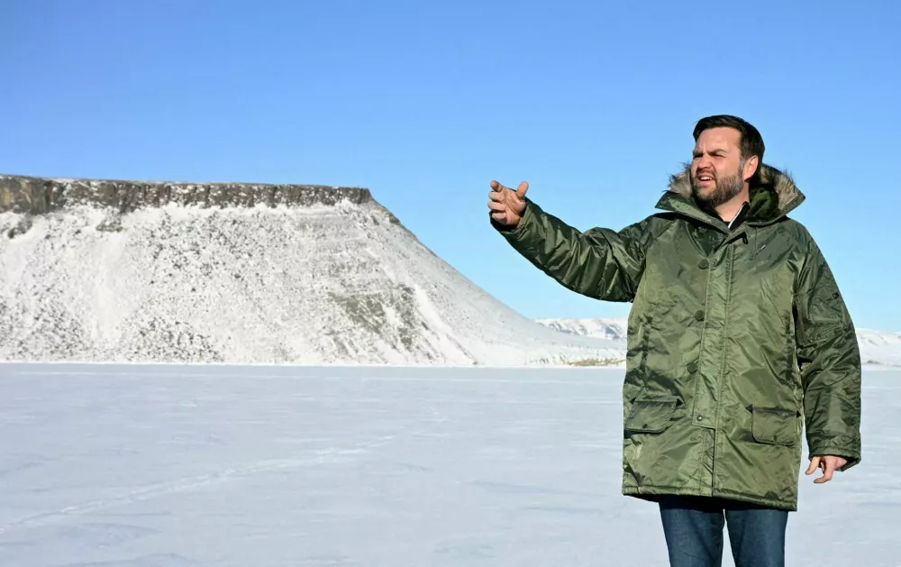 FILE PHOTO: U.S. Vice President JD Vance tours the U.S. military's Pituffik Space Base in Greenland on March 28, 2025.  Jim Watson/Pool via REUTERS/File Photo / Foto: Jim Watson