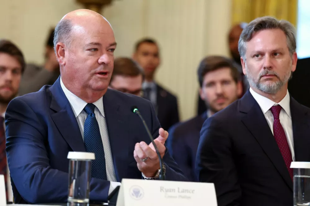 ConocoPhillips CEO Ryan Lance speaks, as Vitol Americas CEO Ben Marshall looks on, during a U.S. President Donald Trump's meeting with oil industry executives, at the White House in Washington, D.C., U.S., January 9, 2026. REUTERS/Kevin Lamarque