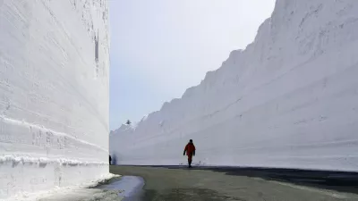 Sneženi koridor, ki je postal turistična znamenitost. / Foto: Profimedia