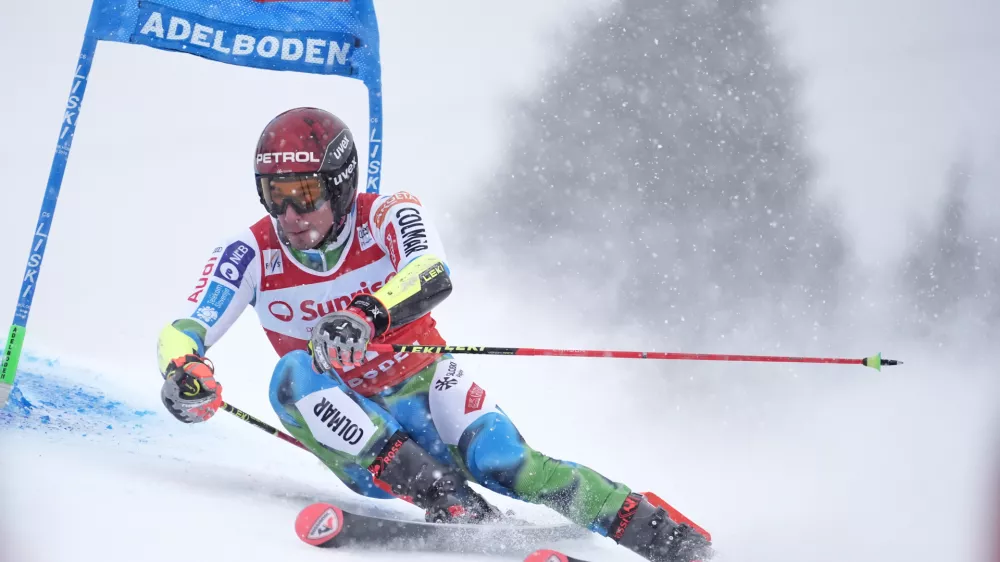 Slovenia's Zan Kranjec speeds down the course during an alpine ski, men's World Cup giant slalom, in Adelboden, Switzerland, Saturday, Jan. 10, 2026. (AP Photo/Giovanni Zenoni)