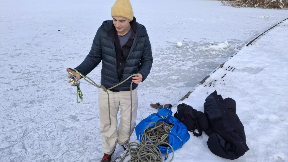 Aljaž Prijon (na fotografiji) nam je povedal, da je na pomoč prvi pridrsal njegov prijatelj Rok Vodopivec. Foto: Peter Lov&scaron;in