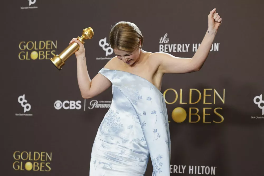 Jessie Buckley poses with the Best Performance by a Female Actor in a Motion Picture - Drama award for "Hamnet"at the 83rd Annual Golden Globes in Beverly Hills, California, U.S., January 11, 2026. REUTERS/Mario Anzuoni
