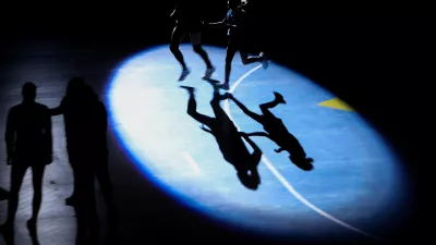 - simbolična fotografija, sence, športna vzgoja mladine, gibanje, pomanjkanje gibanja, težave mladostnikov.- 05.10.2024. - Rokomet Krim Mercator - Storhamar v četrtem krogu evropske lige prvakinj.//FOTO: Bojan Velikonja