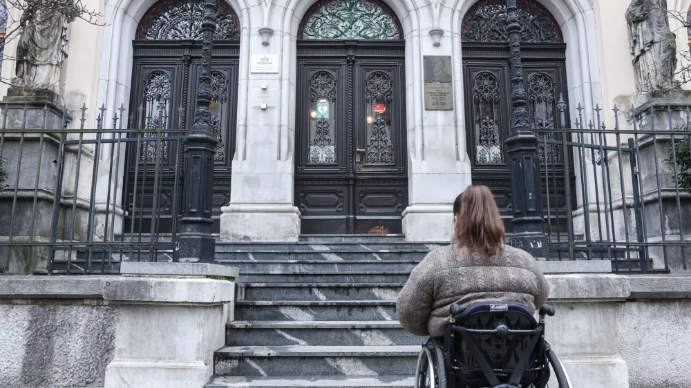 - 09.12.2025 - invalidi, ovire v mestu//FOTO: Jaka Gasar