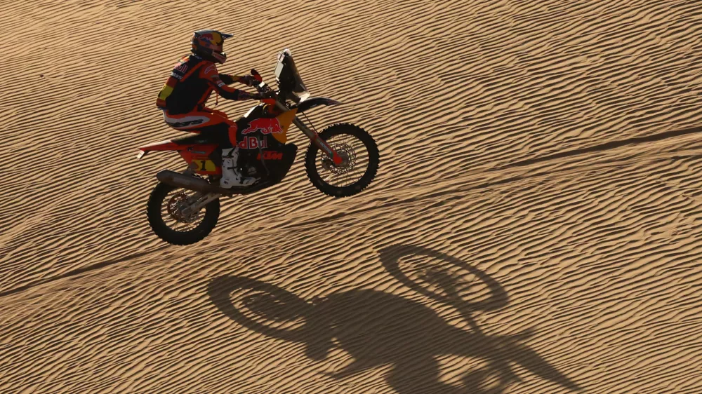 Rallying - Dakar Rally - Stage 8 - Wadi Ad-Dawasir to Wadi Ad-Dawasir - Wadi Ad-Dawasir, Saudi Arabia - January 12, 2026 Red Bull KTM Factory Racing's Daniel Sanders in action during stage 8 REUTERS/Stephane Mahe