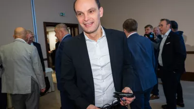 Ljubljana, hotel Exe Lev.Srecanje gospodarstva s politiko v organizaciji Gospodarskega kroga.Predsednik stranke Demokrati Anze Logar.