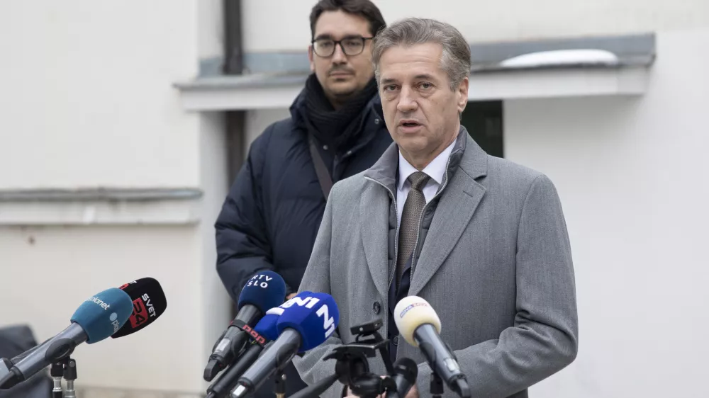 Ljubljana, Klub Pen.Delovno kosilo pri predsedniku Gibanja Svoboda Robertu Golobu, na katero je bilo povabljenih sedem pretezno levosredinskih parlamentarnih in neparlamentarnih strank.