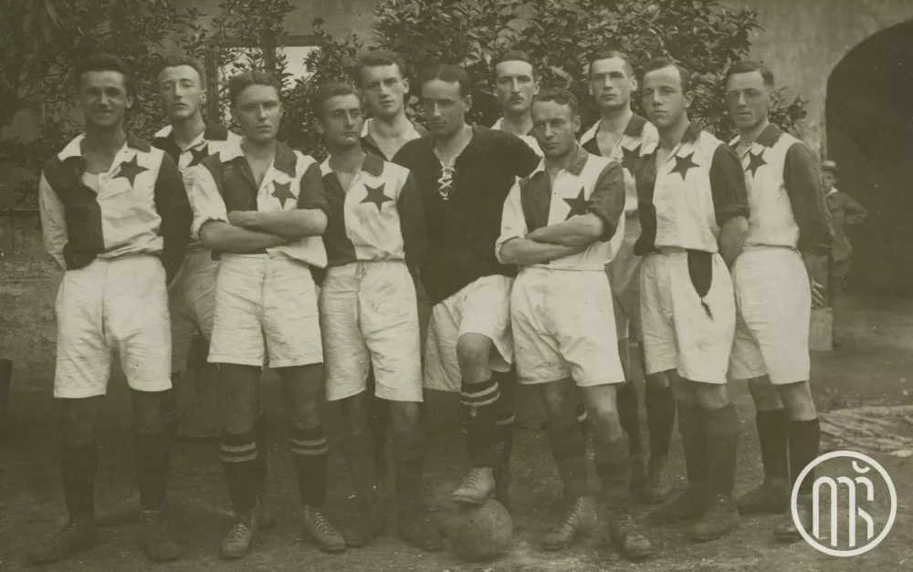 Mo&scaron;tvo SK Ilirije tik preden so leta 1920 postali prvaki Ljubljanske nogometne podzveze. 