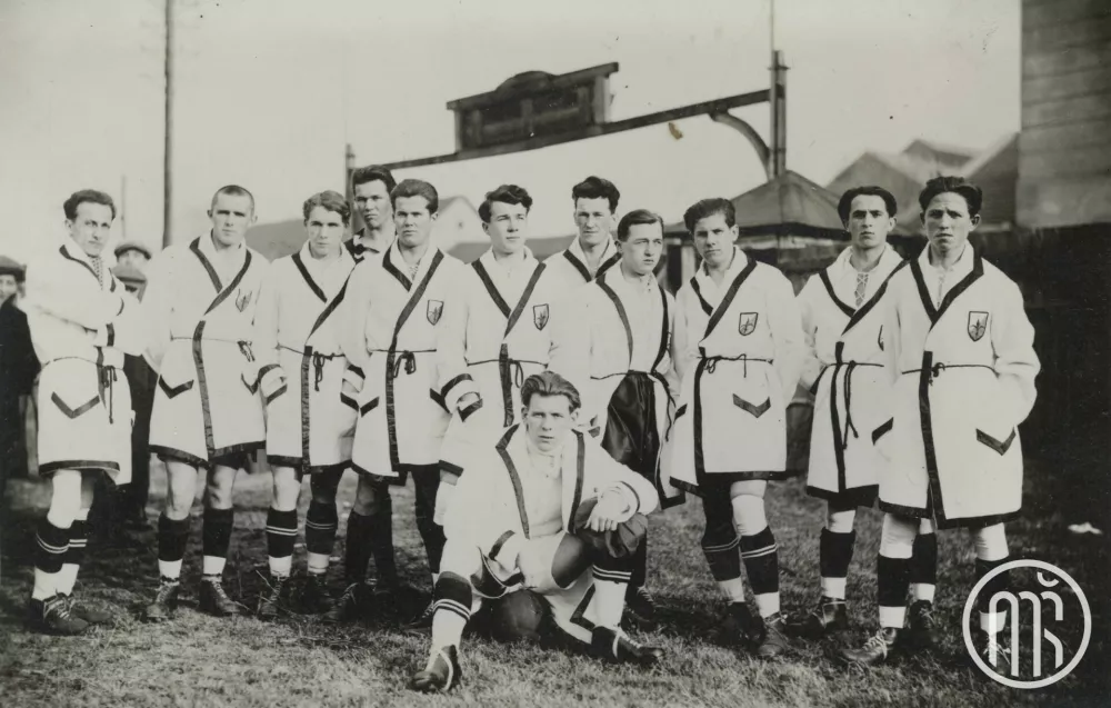 Mo&scaron;tvo ljubljanskega Primorja, ki je osvojilo Krisperjev pokal februarja 1926. 