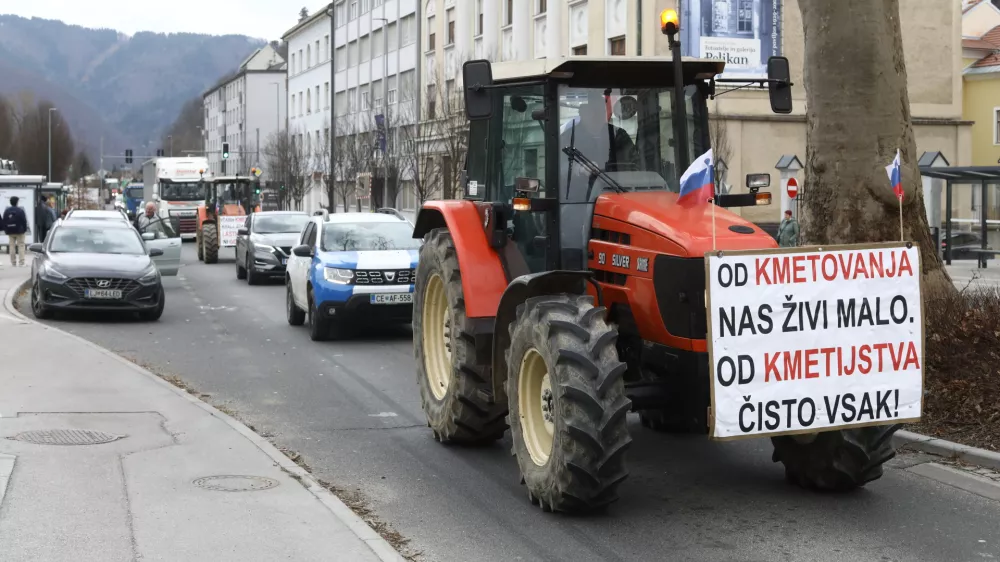- 22.02.2024 &ndash; Celje &ndash; opozorilni protest kmetov - kmetje na protestu znova opozarjali na stanje v kmetijstvu. //FOTO: Luka Cjuha