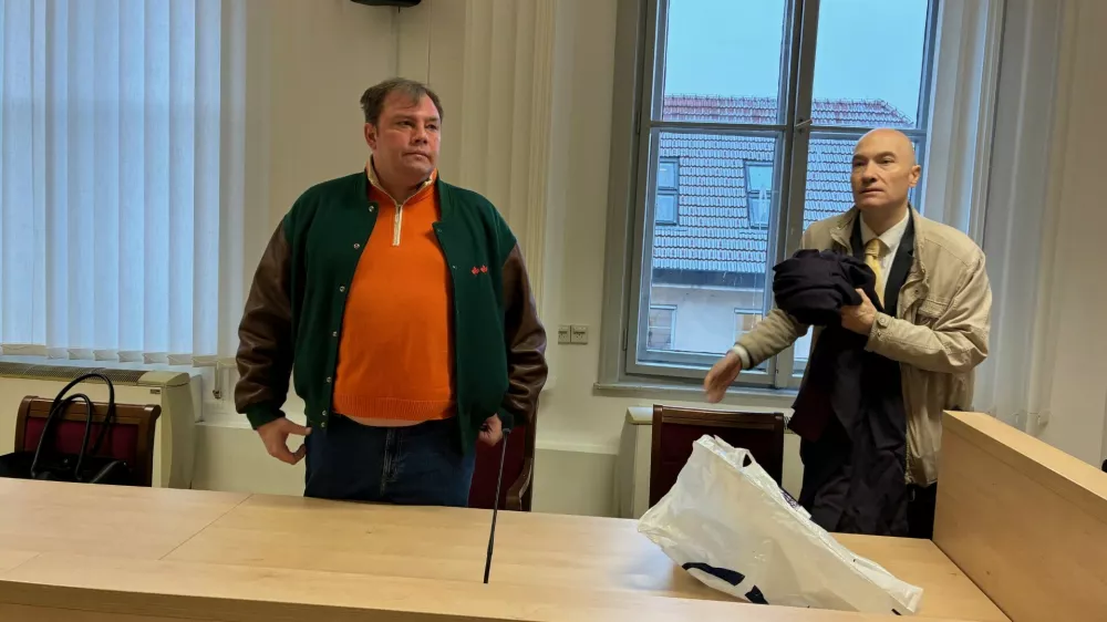 Aleksej Konja&scaron;kin glede obtožbenih očitkov ni povedal nič, le zagotovil je, da ne misli pobegniti.