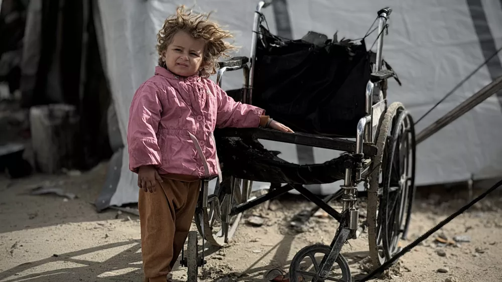 13 January 2026, Palestinian Territories, Nusairat: A Palestinian child stands outside their tent in the western part of Nuseirat Refugee Camp in central of Gaza Strip. Storms and heavy rainfall affecting the Gaza Strip have severely impacted the lives of Palestinians living in makeshift tents. Photo: Moiz Salhi/APA Images via ZUMA Press Wire/dpa