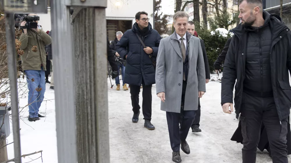 Ljubljana, Klub Pen.Delovno kosilo pri predsedniku Gibanja Svoboda Robertu Golobu, na katero je bilo povabljenih sedem pretezno levosredinskih parlamentarnih in neparlamentarnih strank.