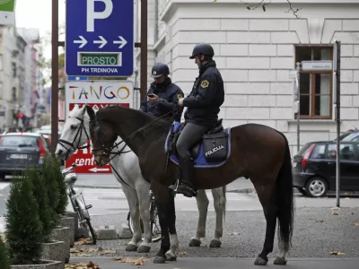 - Policija - policisti konjeniki - službeni - policijski konj//FOTO: Luka Cjuha