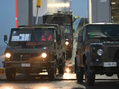 15 January 2026, Lower Saxony, Emden: Italian soldiers arrive with equipment and vehicles as The North Atlantic Treaty Organization (NATO) launches 'Steadfast Dart,' its largest multinational exercise of the year. Photo: Lars Penning/dpa
