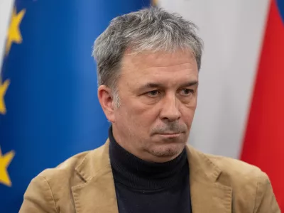 Ljubljana, ESS.Izjava za medije ob koncu posveta socialnih partnerjev glede dviga minimalne place.Predsednik ZSSS Andrej Zorko.