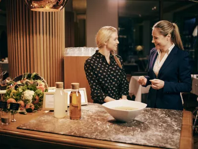 Strokovnjaki, ki v Termah &Scaron;marje&scaron;ke Toplice vodijo program SlimFit, obravnavajo proces obvladovanja telesne teže celostno &ndash; odpraviti pomagajo namreč tudi vzroke težave. Tako so podpora pri spremembah, ki trajajo &scaron;e dolgo po tem, ko se gost poslovi od term. (Foto: Primož Bregar)