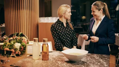 Strokovnjaki, ki v Termah Šmarješke Toplice vodijo program SlimFit, obravnavajo proces obvladovanja telesne teže celostno – odpraviti pomagajo namreč tudi vzroke težave. Tako so podpora pri spremembah, ki trajajo še dolgo po tem, ko se gost poslovi od term. (Foto: Primož Bregar)