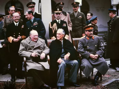 Zavezniki v drugi svetovni vojni, &raquo;Veliki trije&laquo; na Jaltski konferenci Winston Churchill, Franklin D. Roosevelt in Josif Stalin. / Foto: Wikipedija
