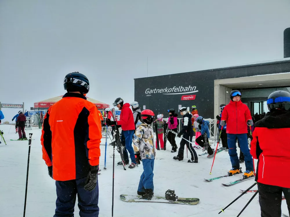 Največje naravno drsali&scaron;če v Alpah priljubljeno tudi med Slovenci