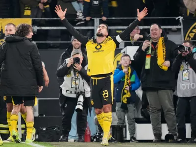 challenge for the ball during the German Bundesliga soccer match between Borussia Dortmund and St. Pauli in Dortmund, Germany, Saturday, Jan. 17, 2026. (AP Photo/Martin Meissner)