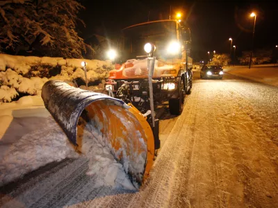 Ljubljanske ceste in razsvetljava &scaron;e pod zasebniki. Bi zanje bolje skrbelo javno podjetje?
