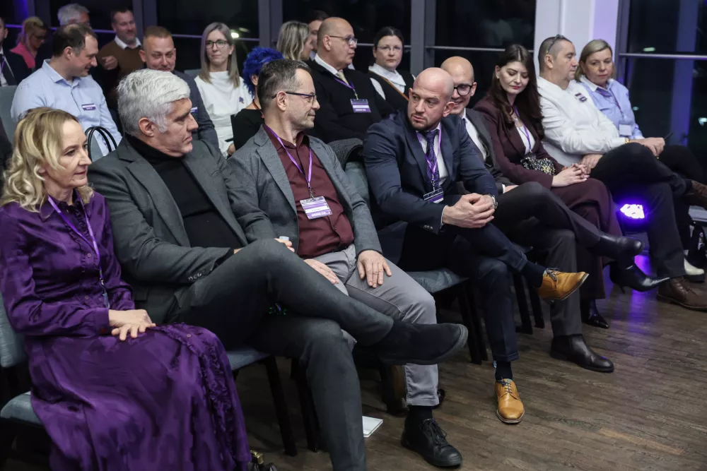 - 17.01.2026 - stranka Resni.ca je pred parlamentarnimi volitvami na dogodku Resnica za Slovenijo v ljubljanskem hotelu Mons predstavila ekipo in vizijo za prihodnost//FOTO: Jaka Gasar