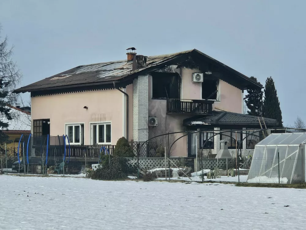 Ptuj, Draženci.V požaru v stanovanjski hisi v okolici Ptuja je življenje izgubil en otrok, drugega pa so odpeljali v bolni&scaron;nico.
