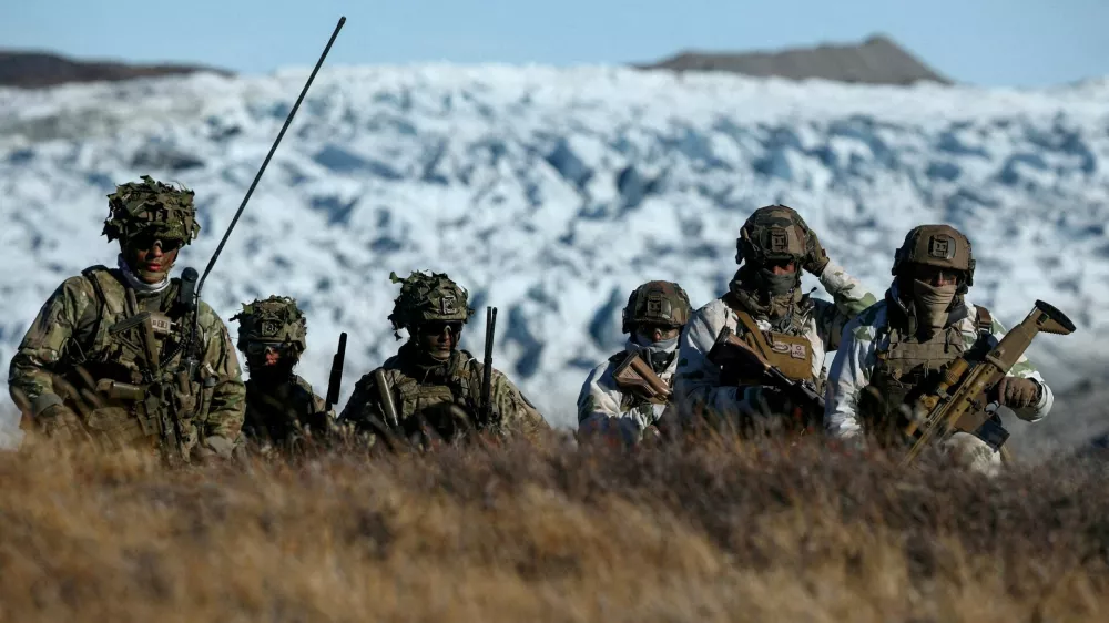 FILE PHOTO: Danish troops practice looking for potential threats during a military drill as Danish, Swedish and Norwegian home guard units together with Danish, German and French troops take part in joint military drills in Kangerlussuaq, Greenland, September 17, 2025. REUTERS/Guglielmo Mangiapane/File Photo