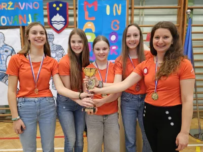 Planinske brihte (PD Medvode) so kot prva ekipa v 36-letni zgodovini tekmovanja Mladina in gore zmagale tri leta zapored. F Manca Ogrin