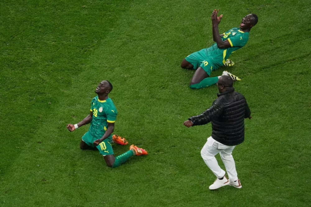 Soccer Football - CAF Africa Cup of Nations - Morocco 2025 - Final - Senegal v Morocco - Prince Moulay Abdellah Stadium, Rabat, Morocco - January 18, 2026 Senegal's Sadio Mane and Moussa Niakhate celebrate after the match REUTERS/Stringer