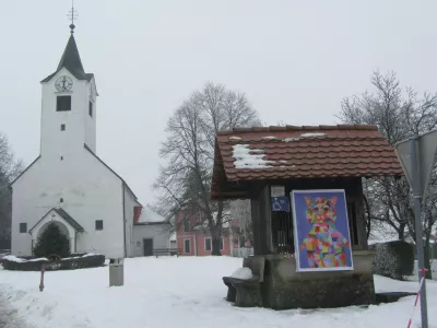 Kog in cerkev sv. Bolfenka, ki ima dva zavetnika. Foto: Renata Picej