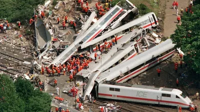 Železniška nesreča leta 1998 v nemškem kraju Eschede, kjer je umrl 101 človek. 