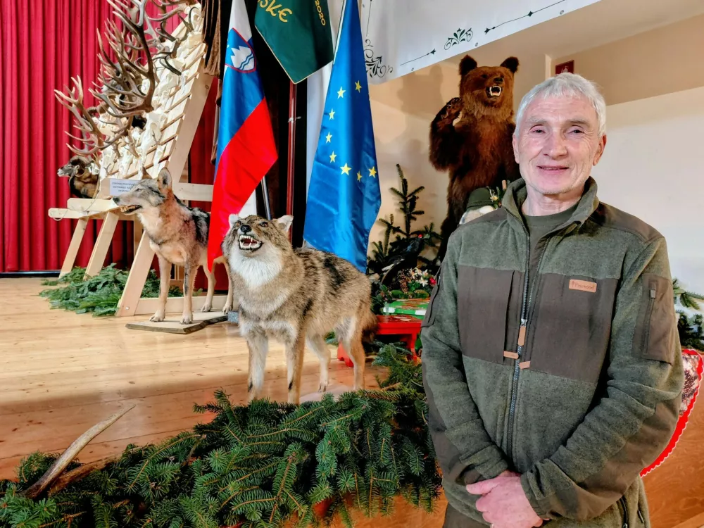 Lovci opozarjajo na nedopustna nočna lomastenja v gozdu