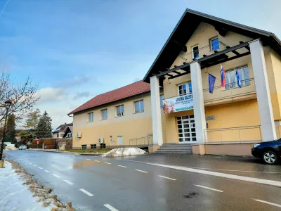 Lovci opozarjajo na nedopustna nočna lomastenja v gozdu