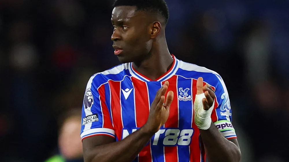 FILE PHOTO: Soccer Football - Premier League - Crystal Palace v Fulham - Selhurst Park, London, Britain - January 1, 2026 Crystal Palace's Marc Guehi applauds fans after the match Action Images via Reuters/Matthew Childs EDITORIAL USE ONLY. NO USE WITH UNAUTHORIZED AUDIO, VIDEO, DATA, FIXTURE LISTS, CLUB/LEAGUE LOGOS OR 'LIVE' SERVICES. ONLINE IN-MATCH USE LIMITED TO 120 IMAGES, NO VIDEO EMULATION. NO USE IN BETTING, GAMES OR SINGLE CLUB/LEAGUE/PLAYER PUBLICATIONS. PLEASE CONTACT YOUR ACCOUNT REPRESENTATIVE FOR FURTHER DETAILS../File Photo